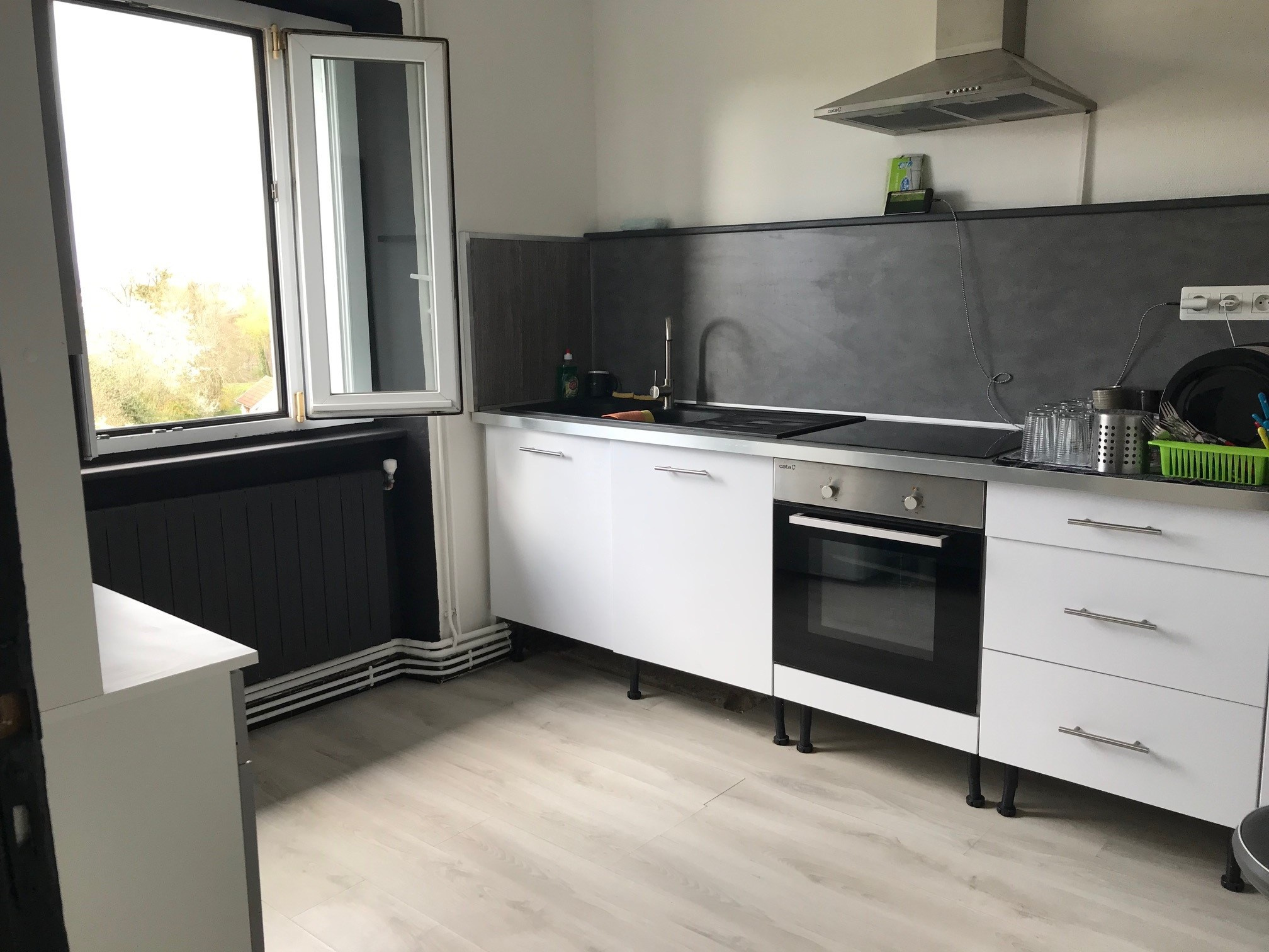 TRES BEL APPARTEMENT T3 - GARAGE + JARDIN + PLACES DE PARKIN